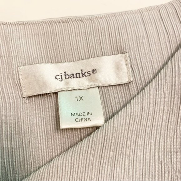 CJ Banks V Neck Button Crepe Textured Blouse 1X - Picture 5 of 8